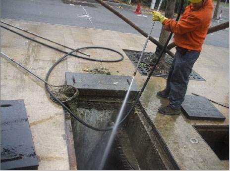 商城池底污泥如何清理