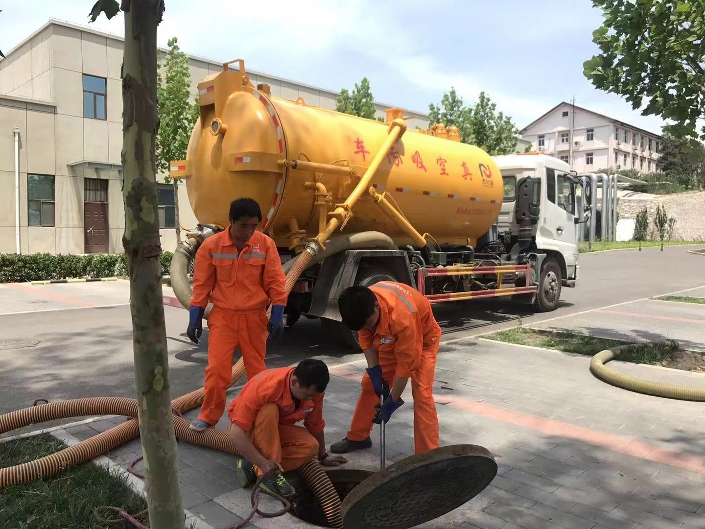 商城化粪池清理与5-8吨吸粪车施工效率分析
